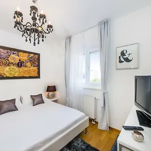 https://studio-apartment-k-k.hotelinzadar.com